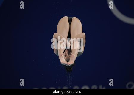 Parigi, Francia. 8 agosto 2024. Nur Dhabitah Sabri del Team Malesia gareggia nella semifinale femminile 3m Springboard il 13° giorno dei Giochi Olimpici di Parigi 2024 all'Aquatics Centre l'8 agosto 2024 a Parigi, Francia. Foto di Nicolas Gouhier/ABACAPRESS. COM credito: Abaca Press/Alamy Live News Foto Stock