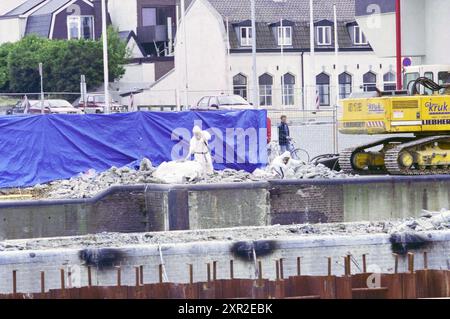 Amianto a Zuidersluis, IJmuiden, IJmuiden, Paesi Bassi, 26-07-1999, Whizgle Dutch News: immagini storiche su misura per il futuro. Esplora il passato dei Paesi Bassi con prospettive moderne attraverso le immagini delle agenzie olandesi. Colmare gli eventi di ieri con gli approfondimenti di domani. Intraprendi un viaggio senza tempo con storie che plasmano il nostro futuro. Foto Stock