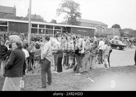 Esterno della scuola primaria De Zandkraal, Whizgle Dutch News: Immagini storiche su misura per il futuro. Esplora il passato dei Paesi Bassi con prospettive moderne attraverso le immagini delle agenzie olandesi. Colmare gli eventi di ieri con gli approfondimenti di domani. Intraprendi un viaggio senza tempo con storie che plasmano il nostro futuro. Foto Stock