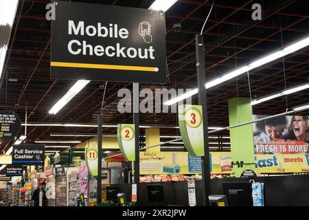 Fairway Super Market è un negozio di alimentari completamente rifornito situato nel quartiere di Kips Bay, New York, USA, 2024 Foto Stock