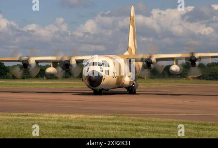 Royal Moroccan Air Force C-130H Hercules all'arrivo al Royal International Air Tattoo 2024 Foto Stock