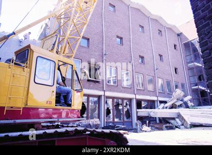 Demolizione di Raaks building, Haarlem, Raaks, Paesi Bassi, 10-07-1997, Whizgle Dutch News: immagini storiche su misura per il futuro. Esplora il passato dei Paesi Bassi con prospettive moderne attraverso le immagini delle agenzie olandesi. Colmare gli eventi di ieri con gli approfondimenti di domani. Intraprendi un viaggio senza tempo con storie che plasmano il nostro futuro. Foto Stock
