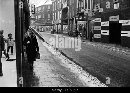 Silenzio nei negozi, nei negozi e nei chioschi, 12-02-1963, Whizgle Dutch News: Immagini storiche su misura per il futuro. Esplora il passato dei Paesi Bassi con prospettive moderne attraverso le immagini delle agenzie olandesi. Colmare gli eventi di ieri con gli approfondimenti di domani. Intraprendi un viaggio senza tempo con storie che plasmano il nostro futuro. Foto Stock