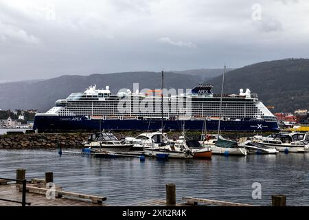 Nave da crociera Celebrity Apex al molo di Jekteviksterminalen, nel porto di Bergen, Norvegia. Foto Stock
