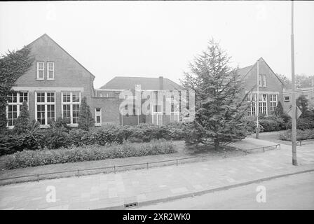 Scuola est., Hoofddorp, esterno, 29-08-1973, Whizgle Dutch News: Immagini storiche su misura per il futuro. Esplora il passato dei Paesi Bassi con prospettive moderne attraverso le immagini delle agenzie olandesi. Colmare gli eventi di ieri con gli approfondimenti di domani. Intraprendi un viaggio senza tempo con storie che plasmano il nostro futuro. Foto Stock