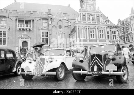 Citroën rally Parigi - Mosca - Parigi, presentazione su Grote Markt ad Haarlem. Parigi - Mosca - Parigi. Car., Haarlem, Grote Markt, Paesi Bassi, 00-05-1986, Whizgle Dutch News: immagini storiche su misura per il futuro. Esplora il passato dei Paesi Bassi con prospettive moderne attraverso le immagini delle agenzie olandesi. Colmare gli eventi di ieri con gli approfondimenti di domani. Intraprendi un viaggio senza tempo con storie che plasmano il nostro futuro. Foto Stock