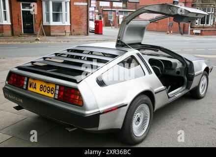 Vista ravvicinata di una DeLorean Motor Car, nel centro di Wigan, Lancashire, Inghilterra, Europa giovedì 8, agosto 2024 Foto Stock