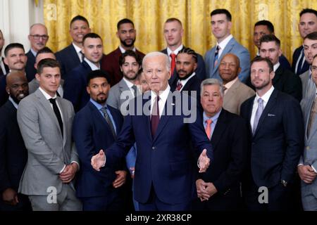 Washington, Stati Uniti. 8 agosto 2024. Il presidente DEGLI STATI UNITI Joe Biden dà il benvenuto ai Texas Rangers per festeggiare la loro stagione del campionato mondiale 2023 nella East Room presso la Casa Bianca di Washington l'8 agosto 2024. Foto di Yuri Gripas/ABACAPRESS. COM credito: Abaca Press/Alamy Live News Foto Stock