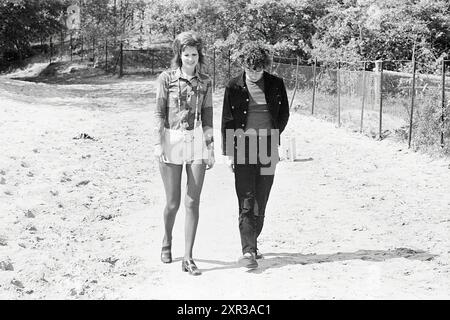 Models Loe-Loe, Models, 29-05-1971, Whizgle Dutch News: Immagini storiche su misura per il futuro. Esplora il passato dei Paesi Bassi con prospettive moderne attraverso le immagini delle agenzie olandesi. Colmare gli eventi di ieri con gli approfondimenti di domani. Intraprendi un viaggio senza tempo con storie che plasmano il nostro futuro. Foto Stock