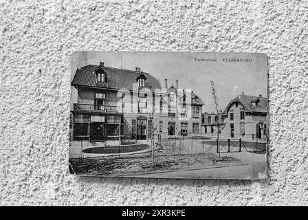 Esterno della Scuola disciplinare Velseroord, IJmuiden, Paesi Bassi, Whizgle Dutch News: Immagini storiche su misura per il futuro. Esplora il passato dei Paesi Bassi con prospettive moderne attraverso le immagini delle agenzie olandesi. Colmare gli eventi di ieri con gli approfondimenti di domani. Intraprendi un viaggio senza tempo con storie che plasmano il nostro futuro. Foto Stock