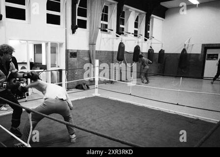 Boxing club de Ring, Eksterstraat, IJmuiden, pugilato, IJmuiden, The Netherlands, 14-03-1989, Whizgle Dutch News: immagini storiche su misura per il futuro. Esplora il passato dei Paesi Bassi con prospettive moderne attraverso le immagini delle agenzie olandesi. Colmare gli eventi di ieri con gli approfondimenti di domani. Intraprendi un viaggio senza tempo con storie che plasmano il nostro futuro. Foto Stock