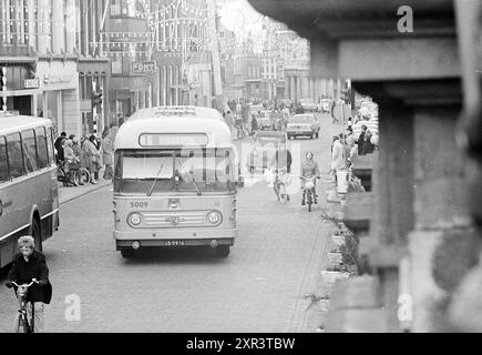 Report NZH Leiden, Noord Zuid Hollandse Vervoersmaatschappij N.V., NZ, 25-11-1970, Whizgle Dutch News: Immagini storiche su misura per il futuro. Esplora il passato dei Paesi Bassi con prospettive moderne attraverso le immagini delle agenzie olandesi. Colmare gli eventi di ieri con gli approfondimenti di domani. Intraprendi un viaggio senza tempo con storie che plasmano il nostro futuro. Foto Stock
