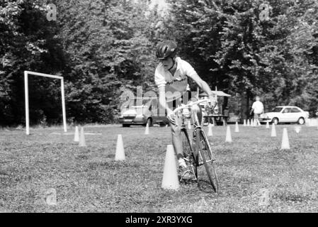 Mosquito round, Haarlemmermeerse Bos, 10-08-1995, Whizgle Dutch News: Immagini storiche su misura per il futuro. Esplora il passato dei Paesi Bassi con prospettive moderne attraverso le immagini delle agenzie olandesi. Colmare gli eventi di ieri con gli approfondimenti di domani. Intraprendi un viaggio senza tempo con storie che plasmano il nostro futuro. Foto Stock