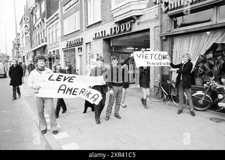 Vietnam Demonstration, Demonstration, 09-03-1968, Whizgle Dutch News: Immagini storiche su misura per il futuro. Esplora il passato dei Paesi Bassi con prospettive moderne attraverso le immagini delle agenzie olandesi. Colmare gli eventi di ieri con gli approfondimenti di domani. Intraprendi un viaggio senza tempo con storie che plasmano il nostro futuro. Foto Stock