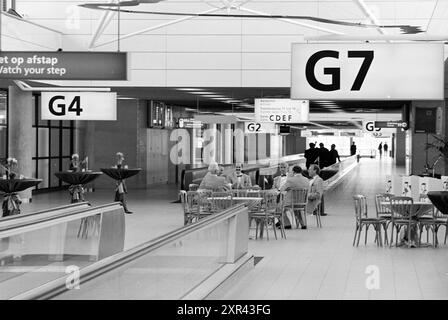 Opening G-Pier, Schiphol, 21-04-1992, Whizgle Dutch News: Immagini storiche su misura per il futuro. Esplora il passato dei Paesi Bassi con prospettive moderne attraverso le immagini delle agenzie olandesi. Colmare gli eventi di ieri con gli approfondimenti di domani. Intraprendi un viaggio senza tempo con storie che plasmano il nostro futuro. Foto Stock