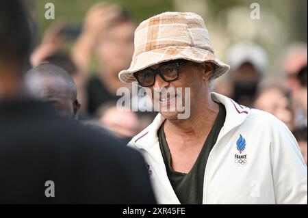 Parigi, fra. 8 agosto 2024. L'ex campione francese di tennis Yannick Noah ha visto lasciare la Bercy Arena dopo aver partecipato alla semifinale maschile della partita olimpica Team France vs. Team Germany, il tredicesimo giorno dei Giochi Olimpici del 2024 a Parigi, Bercy Arena, 8 agosto 2024, Parigi, Francia. (Foto di Anthony Behar/Sipa USA) credito: SIPA USA/Alamy Live News Foto Stock