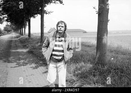 Ritratto Ruud van Hemert produttore televisivo Eemnes, ritratti, televisione, Eemnes, 01-07-1980, Whizgle Dutch News: immagini storiche su misura per il futuro. Esplora il passato dei Paesi Bassi con prospettive moderne attraverso le immagini delle agenzie olandesi. Colmare gli eventi di ieri con gli approfondimenti di domani. Intraprendi un viaggio senza tempo con storie che plasmano il nostro futuro. Foto Stock
