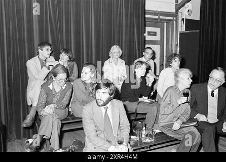 Festa per il 25° anniversario fa. Abraham Kef, commerciante di formaggi, fromagerie, Amsterdam, Paesi Bassi, 31-10-1980, Whizgle Dutch News: immagini storiche su misura per il futuro. Esplora il passato dei Paesi Bassi con prospettive moderne attraverso le immagini delle agenzie olandesi. Colmare gli eventi di ieri con gli approfondimenti di domani. Intraprendi un viaggio senza tempo con storie che plasmano il nostro futuro. Foto Stock