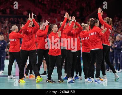 Lille, Francia. 8 agosto 2024. La Danimarca reagisce durante la semifinale femminile di pallamano tra Norvegia e Danimarca ai Giochi Olimpici di Parigi 2024 a Lille, Francia, 8 agosto 2024. Crediti: Meng Dingbo/Xinhua/Alamy Live News Foto Stock