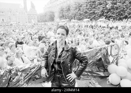 Sabato rosa a Haarlem, omosessuali, Haarlem, Paesi Bassi, 24-06-1989, Whizgle Dutch News: immagini storiche su misura per il futuro. Esplora il passato dei Paesi Bassi con prospettive moderne attraverso le immagini delle agenzie olandesi. Colmare gli eventi di ieri con gli approfondimenti di domani. Intraprendi un viaggio senza tempo con storie che plasmano il nostro futuro. Foto Stock