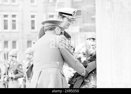 Visita di stato di tre giorni del re Juan Carlos di Spagna e della regina Sofia. Ghirlanda in Piazza Dam., Amsterdam, Paesi Bassi, 19-03-1980, Whizgle Dutch News: Immagini storiche su misura per il futuro. Esplora il passato dei Paesi Bassi con prospettive moderne attraverso le immagini delle agenzie olandesi. Colmare gli eventi di ieri con gli approfondimenti di domani. Intraprendi un viaggio senza tempo con storie che plasmano il nostro futuro. Foto Stock