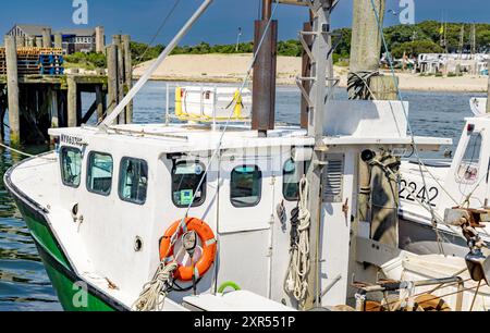 immagine dettagliata di un peschereccio commerciale al molo dei gosmans a montauk Foto Stock