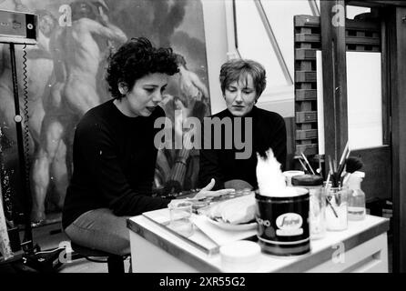 Frans Hals Museum Employees, Haarlem, Paesi Bassi, 24-11-1999, Whizgle Dutch News: Immagini storiche su misura per il futuro. Esplora il passato dei Paesi Bassi con prospettive moderne attraverso le immagini delle agenzie olandesi. Colmare gli eventi di ieri con gli approfondimenti di domani. Intraprendi un viaggio senza tempo con storie che plasmano il nostro futuro. Foto Stock