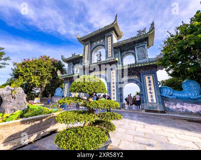 Vista del tempio pagoda di Chua Linh Ung a da Nang, Vietnam Foto Stock