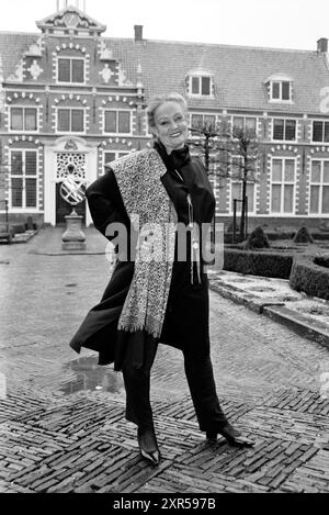 Frans Hals Museum Employees, Haarlem, Paesi Bassi, 24-11-1999, Whizgle Dutch News: Immagini storiche su misura per il futuro. Esplora il passato dei Paesi Bassi con prospettive moderne attraverso le immagini delle agenzie olandesi. Colmare gli eventi di ieri con gli approfondimenti di domani. Intraprendi un viaggio senza tempo con storie che plasmano il nostro futuro. Foto Stock