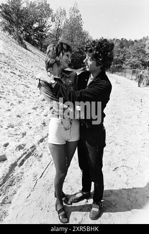 Models Loe-Loe, Models, 29-05-1971, Whizgle Dutch News: Immagini storiche su misura per il futuro. Esplora il passato dei Paesi Bassi con prospettive moderne attraverso le immagini delle agenzie olandesi. Colmare gli eventi di ieri con gli approfondimenti di domani. Intraprendi un viaggio senza tempo con storie che plasmano il nostro futuro. Foto Stock