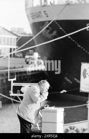 Nave "Super Servant 5", porto di IJmuiden, IJmuiden, Nederland, 04-12-1990, Whizgle Dutch News: immagini storiche su misura per il futuro. Esplora il passato dei Paesi Bassi con prospettive moderne attraverso le immagini delle agenzie olandesi. Colmare gli eventi di ieri con gli approfondimenti di domani. Intraprendi un viaggio senza tempo con storie che plasmano il nostro futuro. Foto Stock