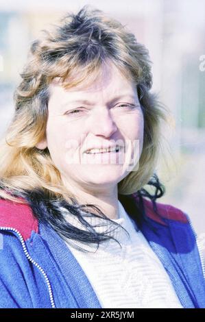 Ritratto di una donna, Whizgle Dutch News: Immagini storiche su misura per il futuro. Esplora il passato dei Paesi Bassi con prospettive moderne attraverso le immagini delle agenzie olandesi. Colmare gli eventi di ieri con gli approfondimenti di domani. Intraprendi un viaggio senza tempo con storie che plasmano il nostro futuro. Foto Stock