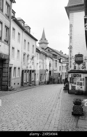 Ecc. ecc.. Vianden Lussemburgo, Lussemburgo, Reportage, Turismo, turisti, Vianden, Lussemburgo, 11-03-1981, Whizgle Dutch News: immagini storiche su misura per il futuro. Esplora il passato dei Paesi Bassi con prospettive moderne attraverso le immagini delle agenzie olandesi. Colmare gli eventi di ieri con gli approfondimenti di domani. Intraprendi un viaggio senza tempo con storie che plasmano il nostro futuro. Foto Stock