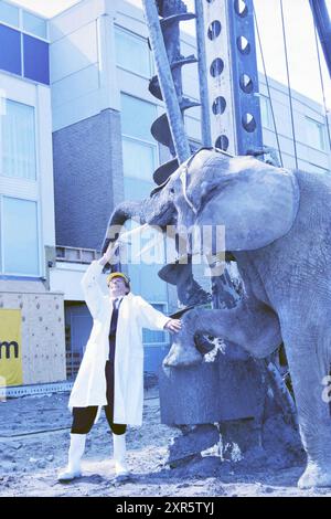 Costruzione della prima pila di Golden Tulip, Hoofddorp, Paesi Bassi, 24-05-1998, Whizgle Dutch News: Immagini storiche su misura per il futuro. Esplora il passato dei Paesi Bassi con prospettive moderne attraverso le immagini delle agenzie olandesi. Colmare gli eventi di ieri con gli approfondimenti di domani. Intraprendi un viaggio senza tempo con storie che plasmano il nostro futuro. Foto Stock