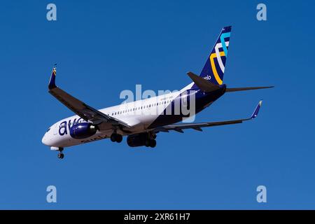 Williams Gateway Airport 5-8-24 Mesa, AZ USA Avelo Airlines Boeing 737-800 N802XT finale per 13R all'aeroporto Williams Gateway Foto Stock