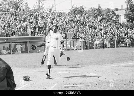 Baseball Paesi Bassi - Detroit ITM, 27-06-1971, Whizgle Dutch News: Immagini storiche su misura per il futuro. Esplora il passato dei Paesi Bassi con prospettive moderne attraverso le immagini delle agenzie olandesi. Colmare gli eventi di ieri con gli approfondimenti di domani. Intraprendi un viaggio senza tempo con storie che plasmano il nostro futuro. Foto Stock