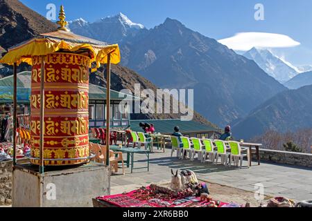 Vista del monte Everest da Kyangjuma lungo il trekking del campo base dell'Everest Foto Stock