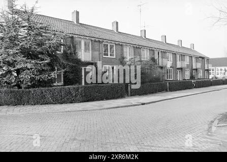 Case di demolizione Willem de Zwijgerlaan Hoofddorp, costruzione di case e case, demolizione, demolizione, cantieri di demolizione, Hoofddorp, Willem de Zwijgerlaan, Paesi Bassi, 14-02-1977, Whizgle Dutch News: immagini storiche su misura per il futuro. Esplora il passato dei Paesi Bassi con prospettive moderne attraverso le immagini delle agenzie olandesi. Colmare gli eventi di ieri con gli approfondimenti di domani. Intraprendi un viaggio senza tempo con storie che plasmano il nostro futuro. Foto Stock