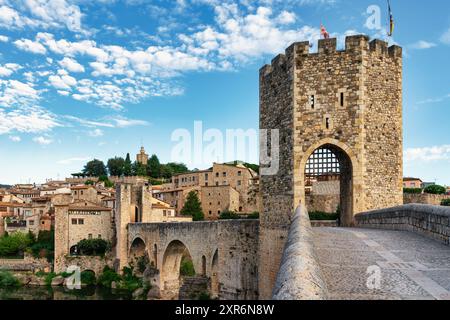 Villaggio medievale di Besalú a Girona, Catalogna, Spagna. Foto Stock