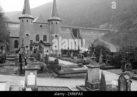 Ecc. ecc.. Vianden Lussemburgo, Lussemburgo, Reportage, Turismo, turisti, Vianden, Lussemburgo, 11-03-1981, Whizgle Dutch News: immagini storiche su misura per il futuro. Esplora il passato dei Paesi Bassi con prospettive moderne attraverso le immagini delle agenzie olandesi. Colmare gli eventi di ieri con gli approfondimenti di domani. Intraprendi un viaggio senza tempo con storie che plasmano il nostro futuro. Foto Stock