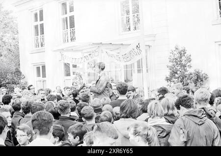 Elezioni del Consiglio scolastico Mendelcollege e Karel van Manderlyceum, giochi giovanili e giovanili, scuole, 11-10-1963, Whizgle Dutch News: Immagini storiche su misura per il futuro. Esplora il passato dei Paesi Bassi con prospettive moderne attraverso le immagini delle agenzie olandesi. Colmare gli eventi di ieri con gli approfondimenti di domani. Intraprendi un viaggio senza tempo con storie che plasmano il nostro futuro. Foto Stock
