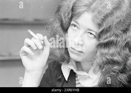 Home Advice shop, negozi e chioschi, 05-09-1972, Whizgle Dutch News: Immagini storiche su misura per il futuro. Esplora il passato dei Paesi Bassi con prospettive moderne attraverso le immagini delle agenzie olandesi. Colmare gli eventi di ieri con gli approfondimenti di domani. Intraprendi un viaggio senza tempo con storie che plasmano il nostro futuro. Foto Stock