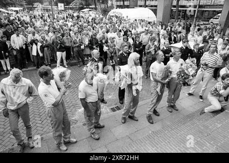 Tour a piedi della Croce Rossa, arrivo, passeggiata, 10-09-1988, Whizgle Dutch News: Immagini storiche su misura per il futuro. Esplora il passato dei Paesi Bassi con prospettive moderne attraverso le immagini delle agenzie olandesi. Colmare gli eventi di ieri con gli approfondimenti di domani. Intraprendi un viaggio senza tempo con storie che plasmano il nostro futuro. Foto Stock