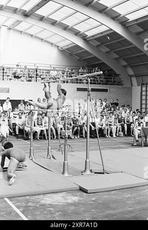 Ginnastica Paesi Bassi - Cecoslovacchia, ginnastica, 03-07-1966, Whizgle Dutch News: Immagini storiche su misura per il futuro. Esplora il passato dei Paesi Bassi con prospettive moderne attraverso le immagini delle agenzie olandesi. Colmare gli eventi di ieri con gli approfondimenti di domani. Intraprendi un viaggio senza tempo con storie che plasmano il nostro futuro. Foto Stock