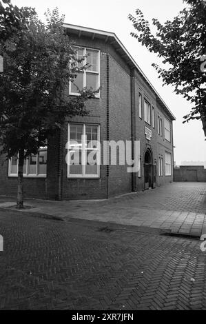 Scuola esterna, 00-08-1971, Whizgle Dutch News: Immagini storiche su misura per il futuro. Esplora il passato dei Paesi Bassi con prospettive moderne attraverso le immagini delle agenzie olandesi. Colmare gli eventi di ieri con gli approfondimenti di domani. Intraprendi un viaggio senza tempo con storie che plasmano il nostro futuro. Foto Stock