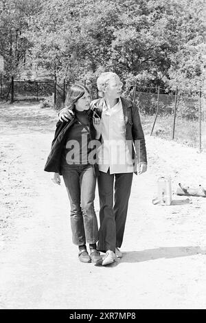 Models Loe-Loe, Models, 29-05-1971, Whizgle Dutch News: Immagini storiche su misura per il futuro. Esplora il passato dei Paesi Bassi con prospettive moderne attraverso le immagini delle agenzie olandesi. Colmare gli eventi di ieri con gli approfondimenti di domani. Intraprendi un viaggio senza tempo con storie che plasmano il nostro futuro. Foto Stock