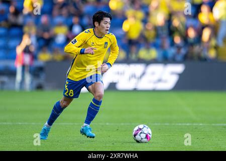 Broendby, Danimarca. 8 agosto 2024. Yuito Suzuki (28) di Broendby SE visto durante la partita di qualificazione della UEFA Conference League tra Broendby IF e Legia Warszawa al Broendby Stadion di Broendby. Credito: Gonzales Photo/Alamy Live News Foto Stock