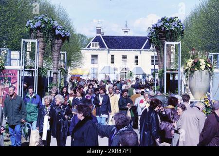 Casa e giardino, trambusto, Velsen, Velsen, 06-05-1997, Whizgle Dutch News: immagini storiche su misura per il futuro. Esplora il passato dei Paesi Bassi con prospettive moderne attraverso le immagini delle agenzie olandesi. Colmare gli eventi di ieri con gli approfondimenti di domani. Intraprendi un viaggio senza tempo con storie che plasmano il nostro futuro. Foto Stock