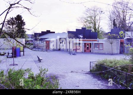 Esterno Brederode Dalton School, 21-04-1999, Whizgle Dutch News: Immagini storiche su misura per il futuro. Esplora il passato dei Paesi Bassi con prospettive moderne attraverso le immagini delle agenzie olandesi. Colmare gli eventi di ieri con gli approfondimenti di domani. Intraprendi un viaggio senza tempo con storie che plasmano il nostro futuro. Foto Stock