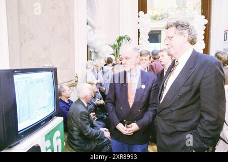 Serata dei risultati elettorali del consiglio provinciale a Provinciehuis, Haarlem, Dreef, Paesi Bassi, 08-03-1995, Whizgle Dutch News: immagini storiche su misura per il futuro. Esplora il passato dei Paesi Bassi con prospettive moderne attraverso le immagini delle agenzie olandesi. Colmare gli eventi di ieri con gli approfondimenti di domani. Intraprendi un viaggio senza tempo con storie che plasmano il nostro futuro. Foto Stock